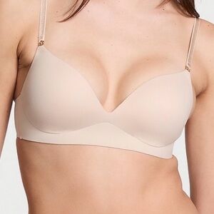 Victoria’s Secret Wireless Pushup Plunge Bra